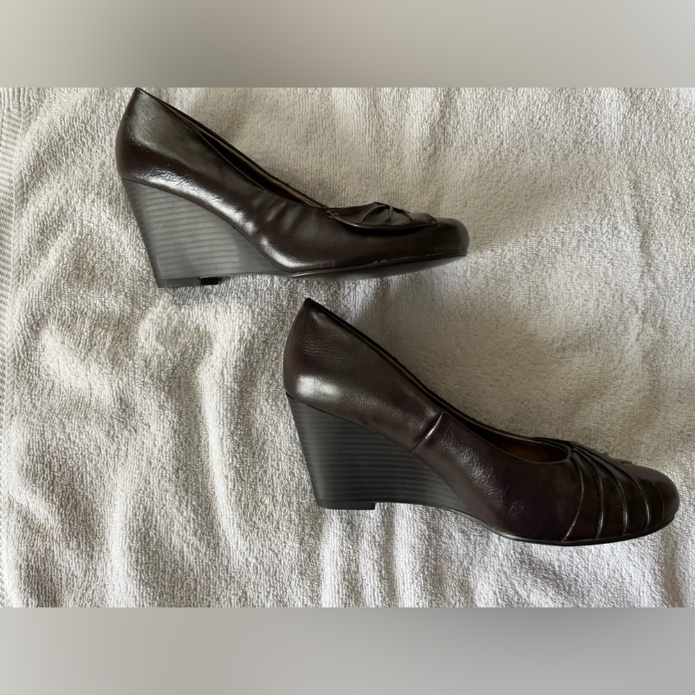 Brown dress wedges 2”